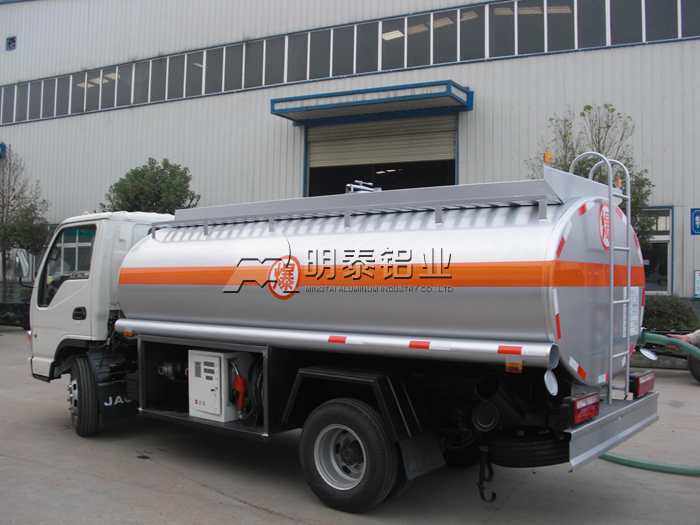 明泰铝业:采用铝合金材质的油罐车罐体更安全 明泰铝业:采用铝合金材质的油罐车罐体更安全