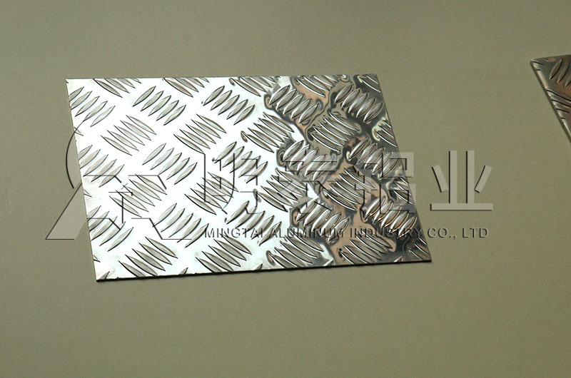 3003楼梯防滑花纹铝板厂家价格 3003楼梯防滑花纹铝板厂家价格